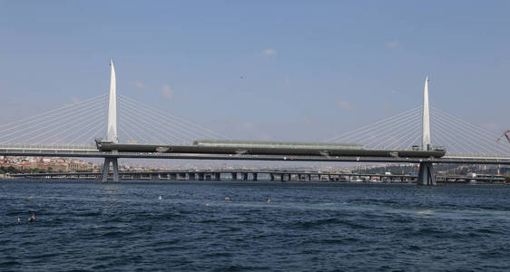 在伊斯坦布尔的角地铁金桥
