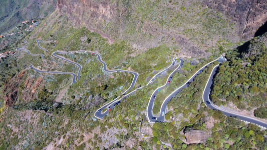 在西班牙特内里费岛上 Masca 村的山路鸟瞰图