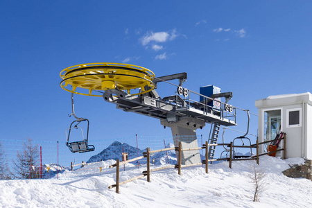 滑雪胜地详细轨道和滑雪缆车