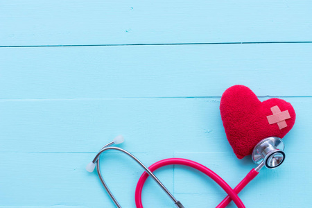红色心脏用听诊器, 心脏健康, 健康保险让步