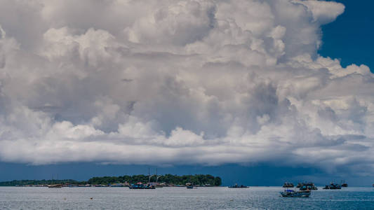 关闭一些岩石岛在印度尼西亚西巴布亚 Raja Ampat，Painemo