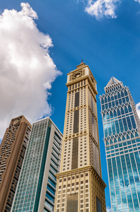 市中心迪拜摩天高楼，阿拉伯联合酋长国。查看从街面