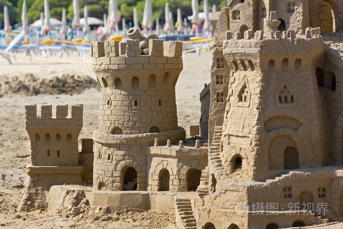 在海滩上的沙子城堡