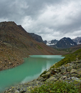 美丽谷以风景对山和湖