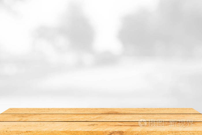 空的棕色木制桌子和室内模糊散景图像与背景
