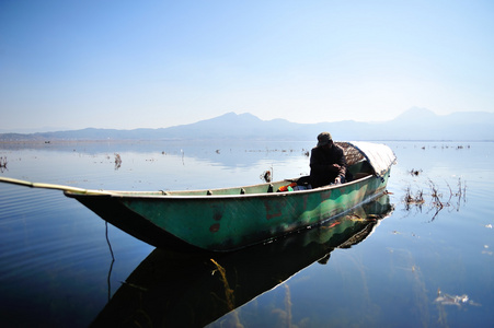 在拉市海的湖