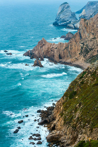 在多云的天气，葡萄牙大西洋海岸视图