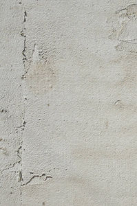 墙壁的质地, 用灰色泡沫聚苯乙烯板覆盖, 用增强的混合物涂抹。墙体保温阶段