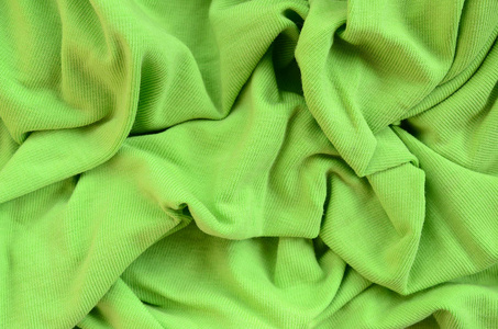 织物的质地是明亮的绿色。衬衫和衬衣的制作材料