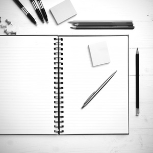 记事本与办事处供应黑色和白色色调颜色款式