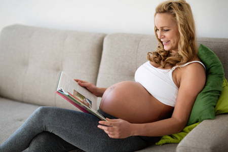 怀孕的女人读的书