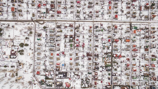 在冬季的郊区城镇的鸟瞰图图片
