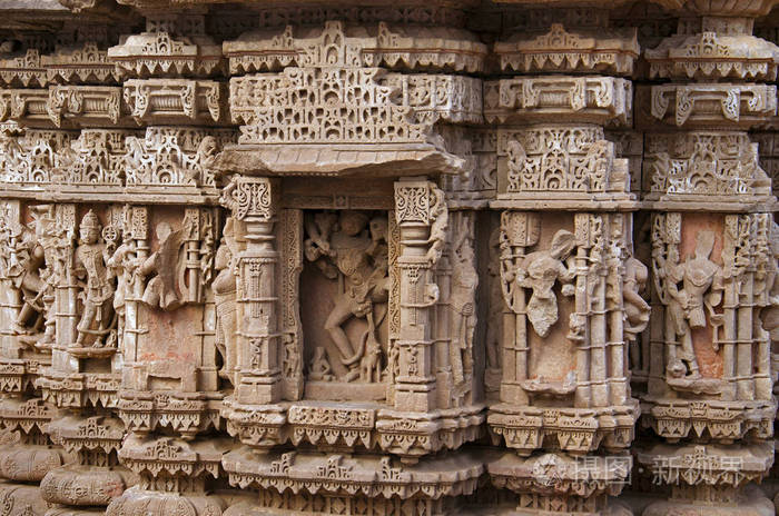 rudramala 或楼陀罗 mahalaya 寺外墙上雕刻的偶像.