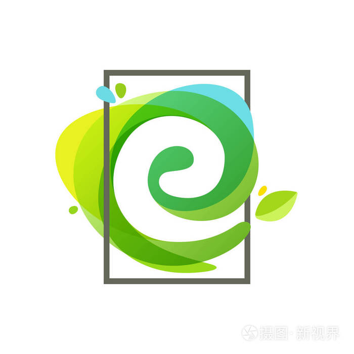 方形框架在绿色水彩溅背景 e 字母标志
