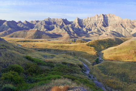 在南达科他州的荒原国家公园, 由沉积和风与水的侵蚀形成的荒地景观中, 有一些世界上最丰富的化石床