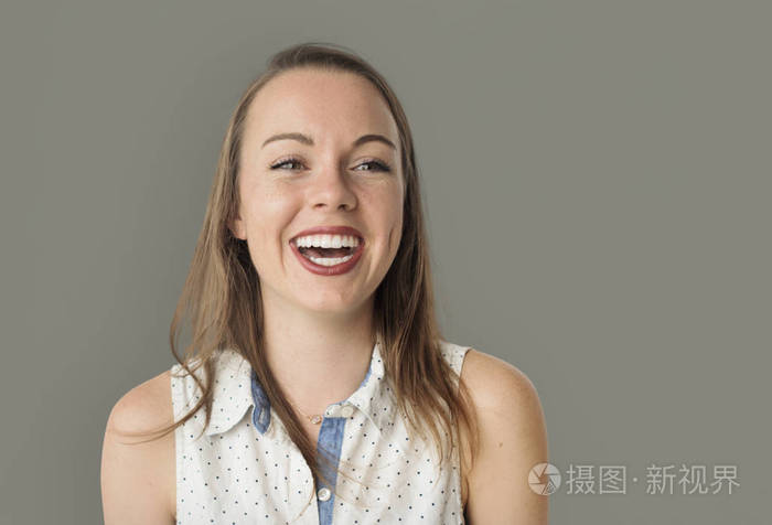 白种人微笑的女人照片-正版商用图片0gdttf-摄图新视界