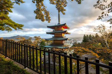 红塔和日本富士山