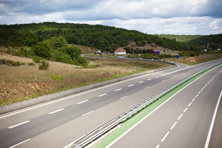 公路通过法国在夏季时间