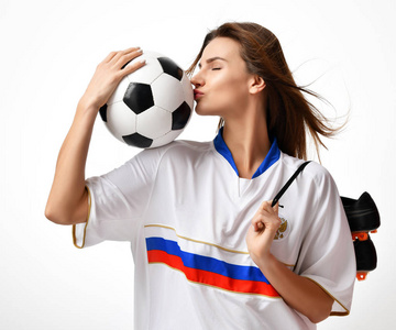 风扇体育妇女球员在俄国制服举行足球庆祝亲吻