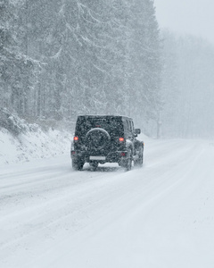 冬季驾驶冬季道路