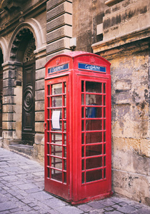英国红葡萄酒电话亭在马耳他的瓦莱塔
