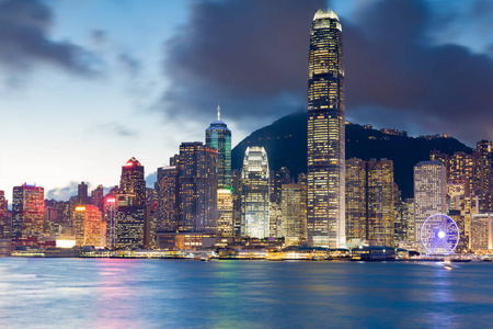 香港城市办公大楼夜景图片