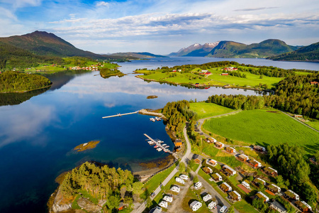 露营地放松美丽自然挪威鸟瞰图