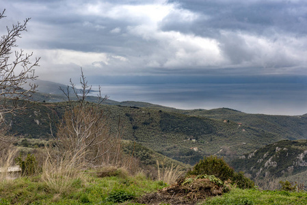 Pagasitikos 海湾的看法。这张照片是从 Milies 村拍摄的。