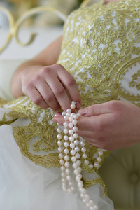 婚纱礼服和珍珠
