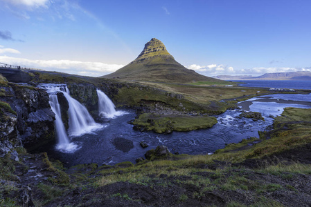 Kirkjufellsfoss 瀑布与基尔丘山山冰岛