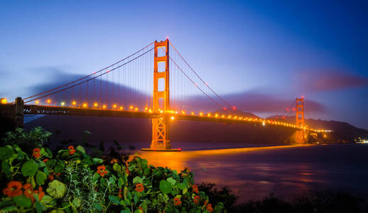 在日落之后加州旧金山的金门大桥
