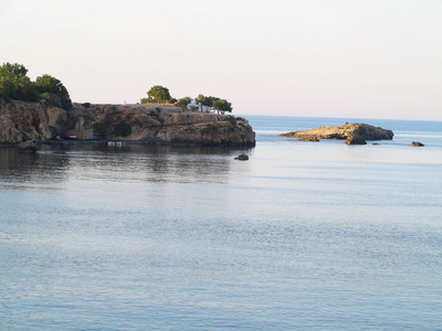 湛蓝的海水水 landskape 和格力克里特岛海岸附近的岩石