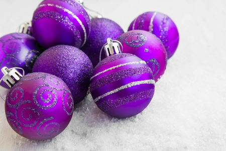 紫色圣诞球装饰
