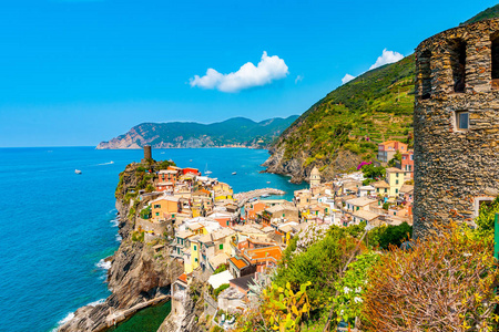 海洋和港口在多彩村 vernazza，ci 景区视图