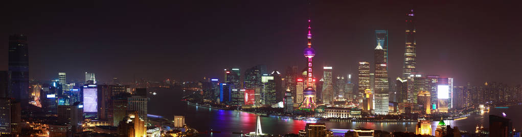 在上海外滩全景夜 sc 的城市天际线的空中摄影