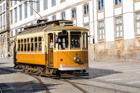 在葡萄牙波尔图举行古老的有轨电车