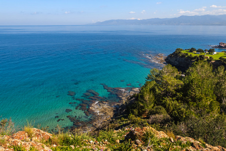 绿色山海洋海岸