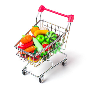 孤立的蔬菜和水果的购物车