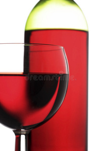红酒瓶和玻璃杯