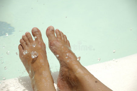 脚和水