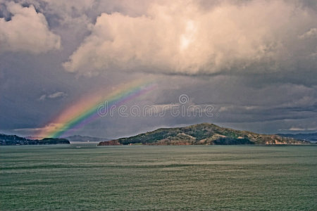 旧金山湾上的彩虹