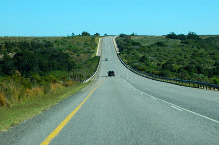 非洲国家高速公路上的公路旅行