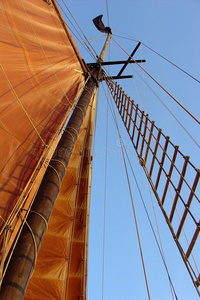 帆船桅杆图片