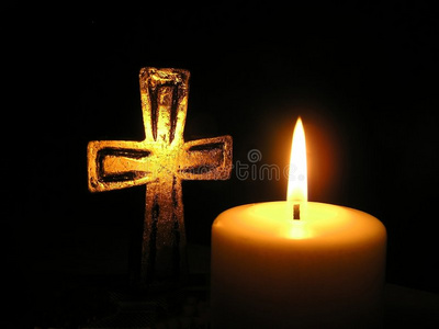 烛光与十字架