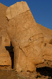 尼姆鲁特山雕像的头部