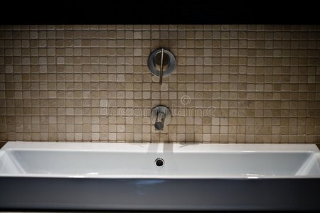 浴室水槽的现代设计