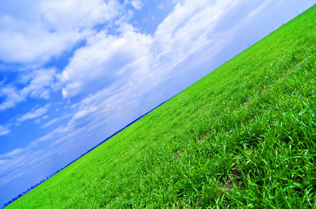 绿野蓝天