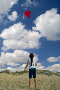 女孩和红风筝