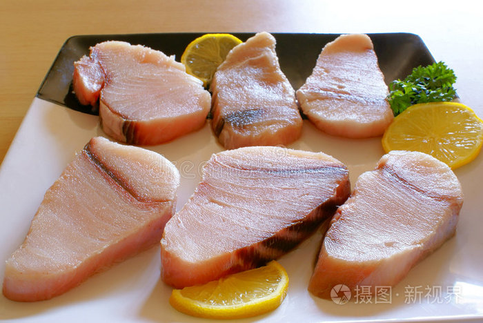 生鲨鱼肉