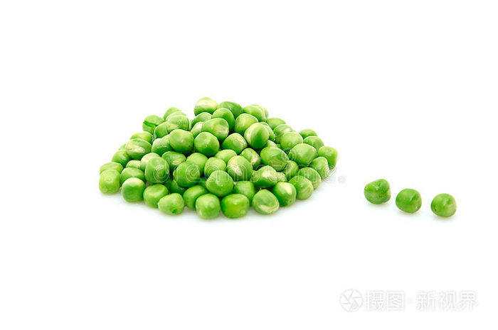 在白地上隔离的青豆